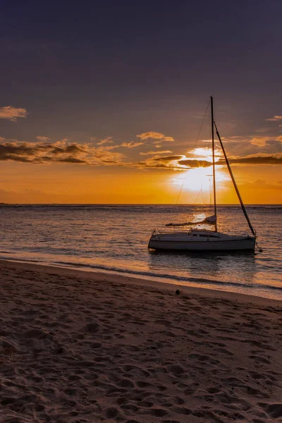 Mauritius Cumhuriyeti Nin Batısındaki Albion Halk Plajında Yelkenli — Stok fotoğraf