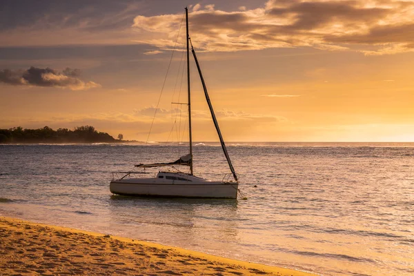 Segelbåt Vid Den Allmänna Stranden Albion Västra Delen Republiken Mauritius — Stockfoto