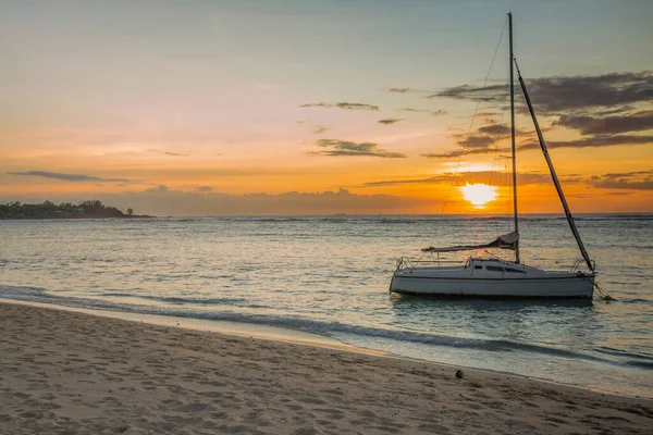 Sail Boat Sunset Public Beach Albion West Coast Tropical Island — Stock Fotó