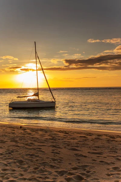 Sail Boat Public Beach Albion West Republic Mauritius Fotos de stock libres de derechos