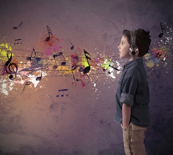 Young boy listening to music — Stock Photo, Image