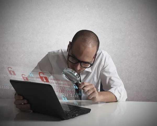 Hacker analyzing software — Stock Photo, Image