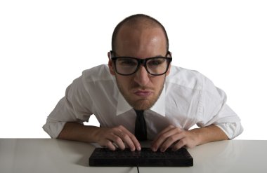 işadamı bilgisayarla çalışır