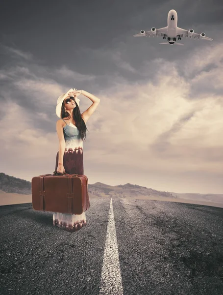 Girl ready to travel — Stock Photo, Image