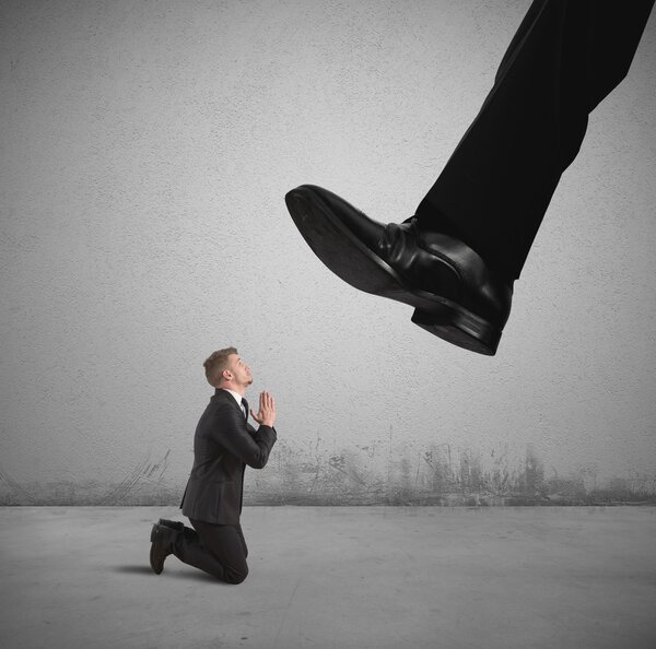 Уволен боссом
