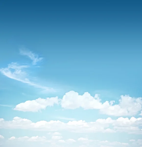 Metniniz için boş alan ile mavi gökyüzü — Stok fotoğraf