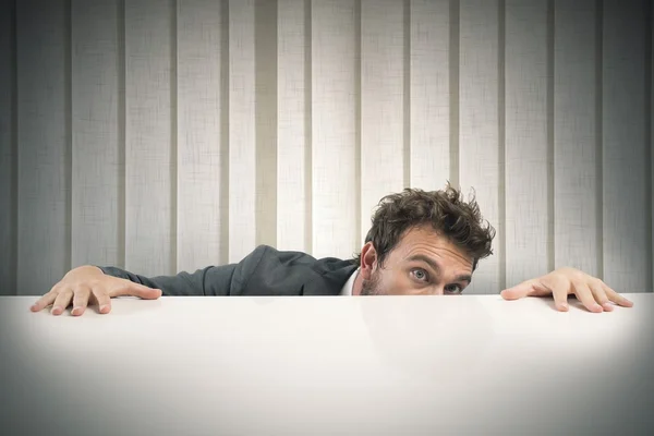 Мужчины боятся сильных женщин. Мужчина который всего боится. Сильная женщина высказывания. Клаустрофобия замкнутое пространство. Мужчина боится женщину.