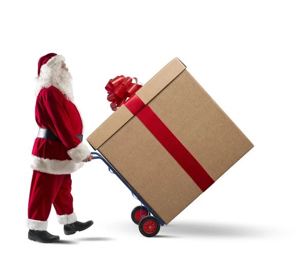 Kerstman met grote kerstcadeau — Stockfoto