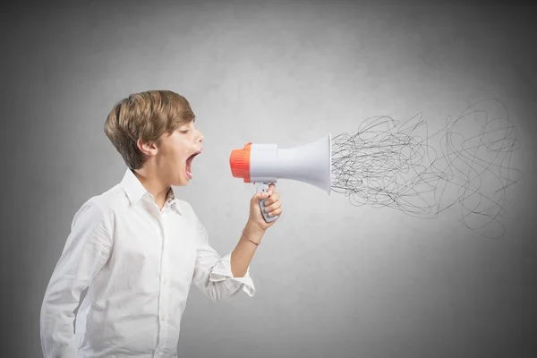 Criança gritando no megafone — Fotografia de Stock