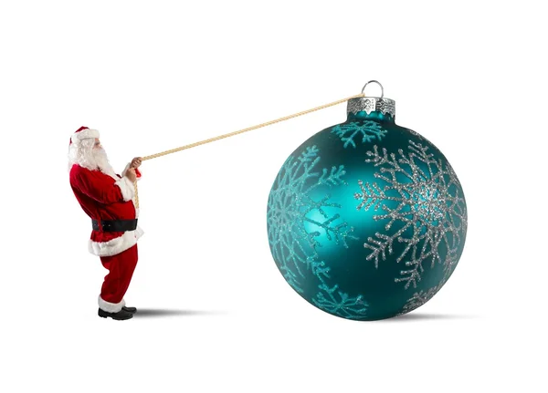 Babbo Natale con grande palla di Natale — Foto Stock