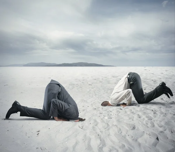 Angst voor de crisis met de zakenman als een struisvogel — Stockfoto