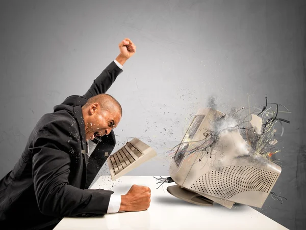 Businessman who breaks  furiously computer — Stock Photo, Image