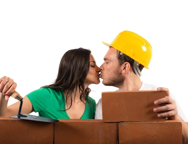 Casal constrói uma casa — Fotografia de Stock