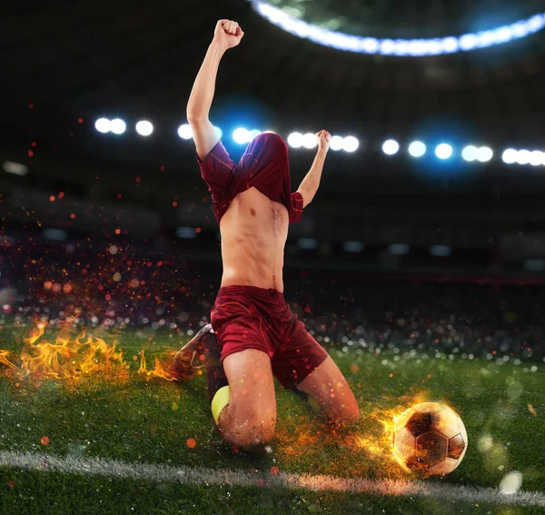 Giocatore di calcio Fiery vince la partita di calcio — Foto Stock