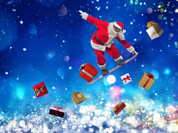 Santa Claus άλματα με ένα snowboard — Φωτογραφία Αρχείου