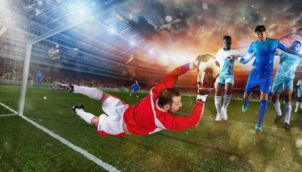 Футбольна сцена з футболістами та воротарем на стадіоні — стокове фото