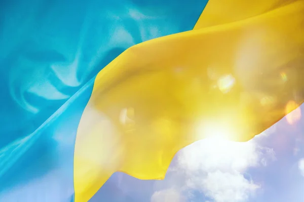 Флаг Украины с волновым движением ветра — стоковое фото