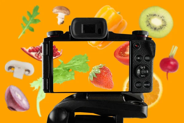 Vlogger Καταγράφει Ένα Βίντεο Συνταγή Φρούτων — Φωτογραφία Αρχείου