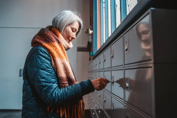 Woman Opens Mailbox Check New Mails — ストック写真