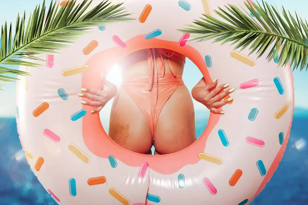 Woman Inflatable Donut Ready Sumer — Zdjęcie stockowe