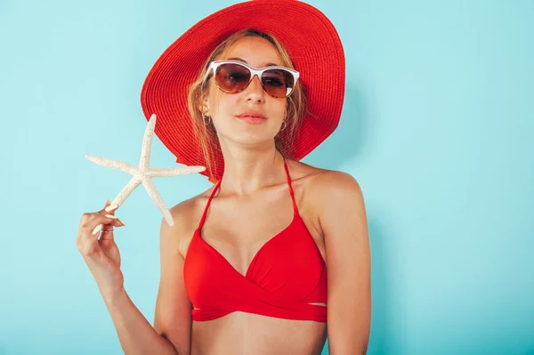 Mulher Feliz Pronto Para Verão Com Estrela Mar — Fotografia de Stock