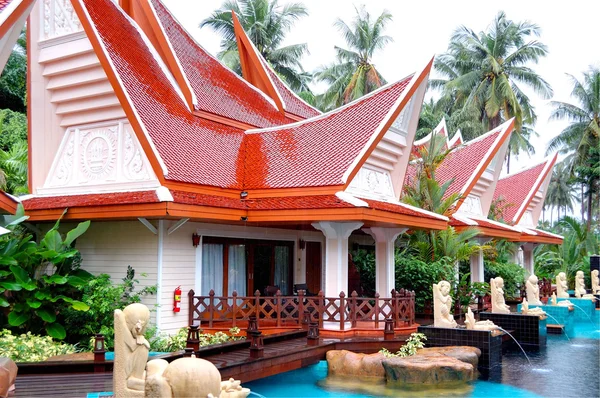 Utomhuspoolen på lyxvilla, koh chang, thailand — Stockfoto