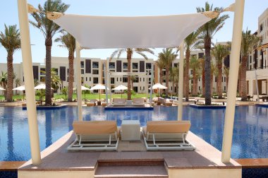 Yüzme havuzunda, lüks otel, saadiyat Adası, abu d siper al