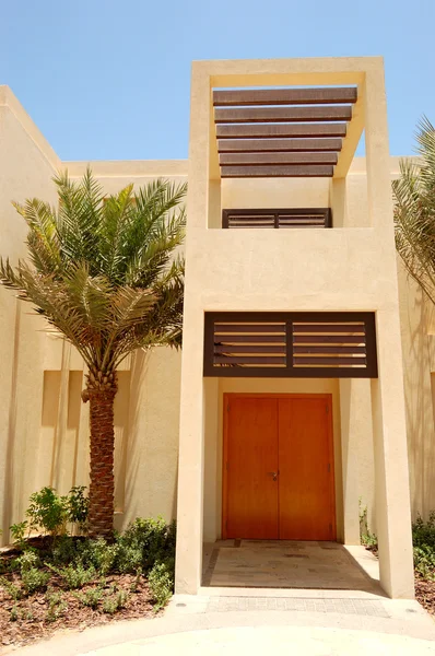 在豪华的酒店，阿布扎比，阿联酋的阿拉伯风格现代别墅 — 图库照片