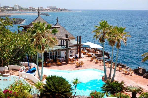 Restaurace pod širým nebem s výhledem na Atlantský oceán, tenerife isla — Stock fotografie