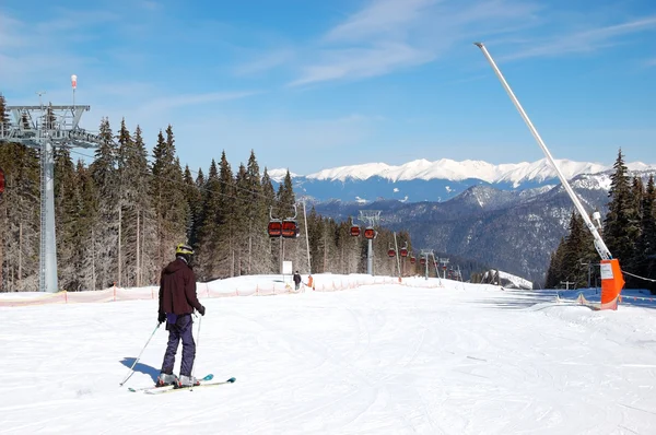 Jasna-März 15: Skifahrer fährt auf einem Hang in Jasna Niedere Tatra. es i — Stockfoto