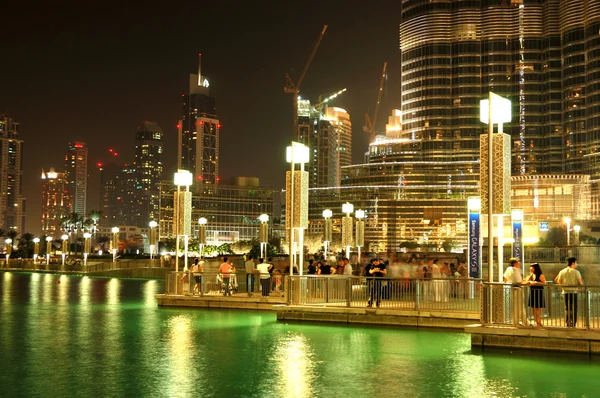 DUBAI, UAE - JUNE 7: The area with tourist near Burj Khalifa. It — Stock Photo, Image