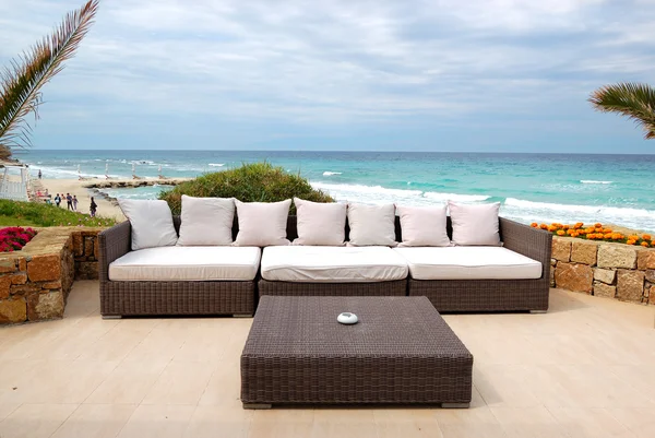 Terrazza vista mare da una spiaggia presso il moderno hotel di lusso, Thassos — Foto Stock