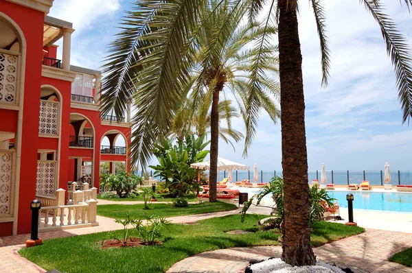 Piscina con jacuzzi en hotel de lujo, Isla de Tenerife, Spa — Foto de Stock