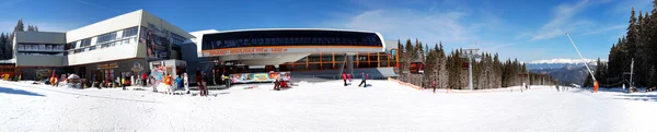 Jasna-märz 15: panorama der seilbahnstation in jasna niedere tatra — Stockfoto