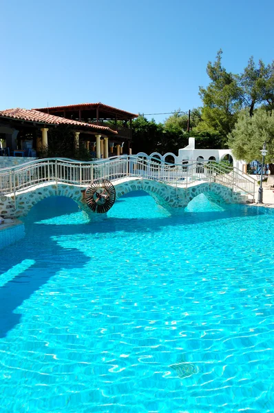 Swimming pool at the modern luxury hotel, Pieria, Greece — Stock Photo, Image