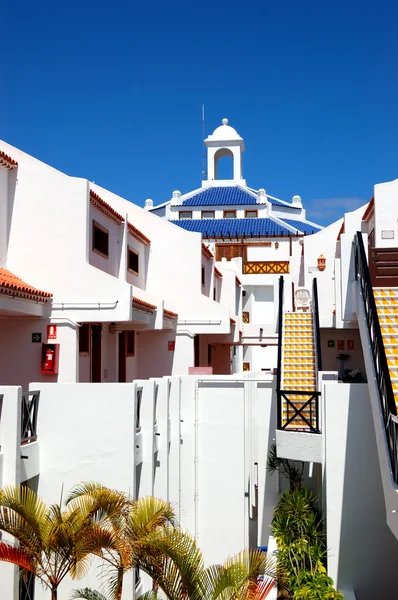 Edifício do hotel de luxo, ilha de Tenerife, Espanha — Fotografia de Stock