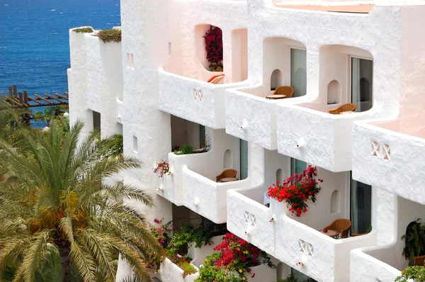 El lujoso hotel de estilo oriental con vistas al mar, isla de Tenerife , — Foto de Stock