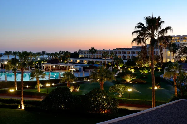 Pôr do sol e área de recreação do hotel de luxo, Sharm el Sheikh , — Fotografia de Stock