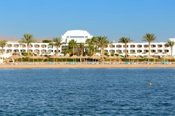 Plaża w luksusowym hotelu, Sharm el Sheikh, Egipt — Zdjęcie stockowe