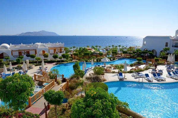 La playa con piscinas en el hotel de lujo, Sharm el Sheikh , — Foto de Stock