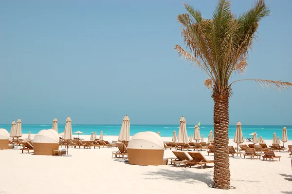 Praia do hotel de luxo, Abu Dhabi, Emirados Árabes Unidos — Fotografia de Stock