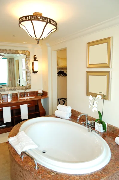 Bathroom in the luxurious hotel, Dubai, UAE — Stock Photo, Image