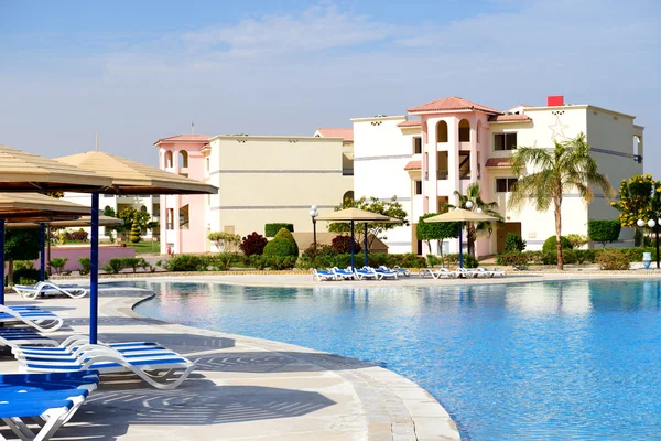 A piscina no hotel de luxo, Hurghada, Egito — Fotografia de Stock