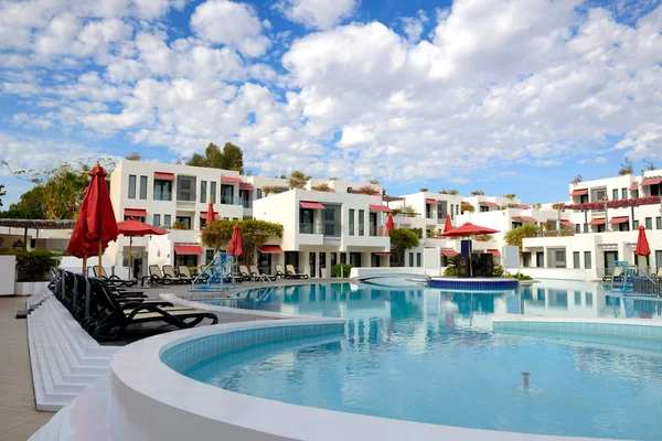 La piscina in hotel di lusso, Sharm el Sheikh, Egitto — Foto Stock