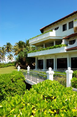 lüks otel ve yeşil çim, bentota, sri lanka