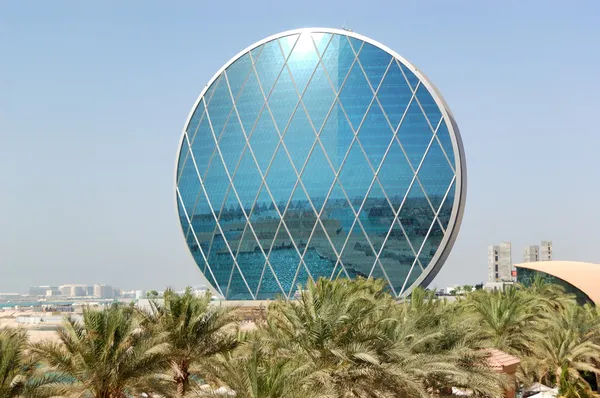 O hotel de luxo e edifício circular, Abu Dhabi, Emirados Árabes Unidos — Fotografia de Stock