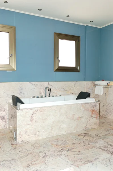 Márvány fürdőszoba luxus villa, Kréta, Görögország — Stock Fotó