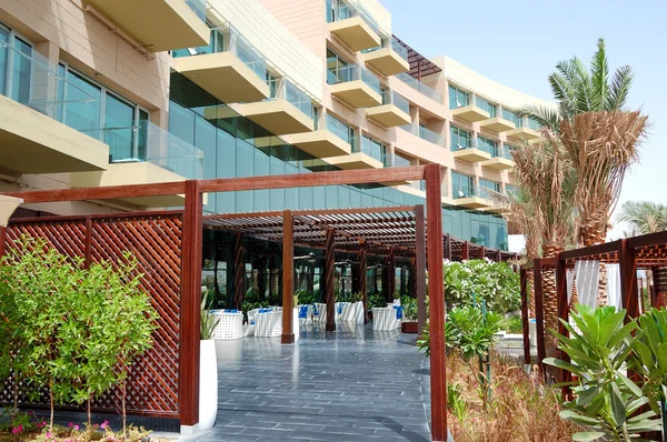 De bouw van moderne luxehotel, palm jumeirah, dubai, Verenigde Arabische Emiraten — Stockfoto