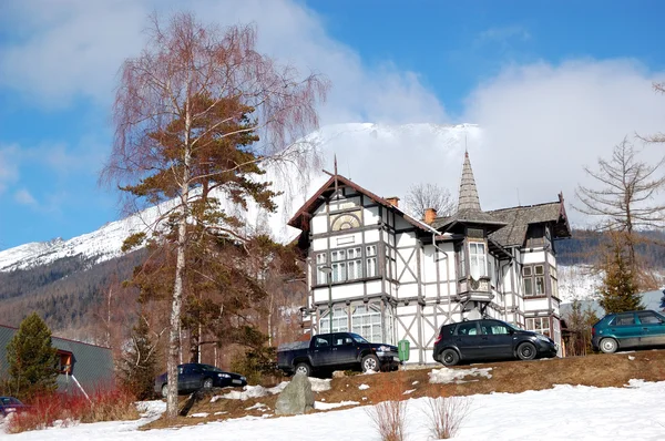 Luxusvilla im Skigebiet strbske pleso, hohe Tatra, Slowakei — Stockfoto