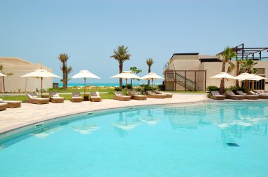 yüzme havuzları ve plaj lüks otelde, saadiyat Adası, bir
